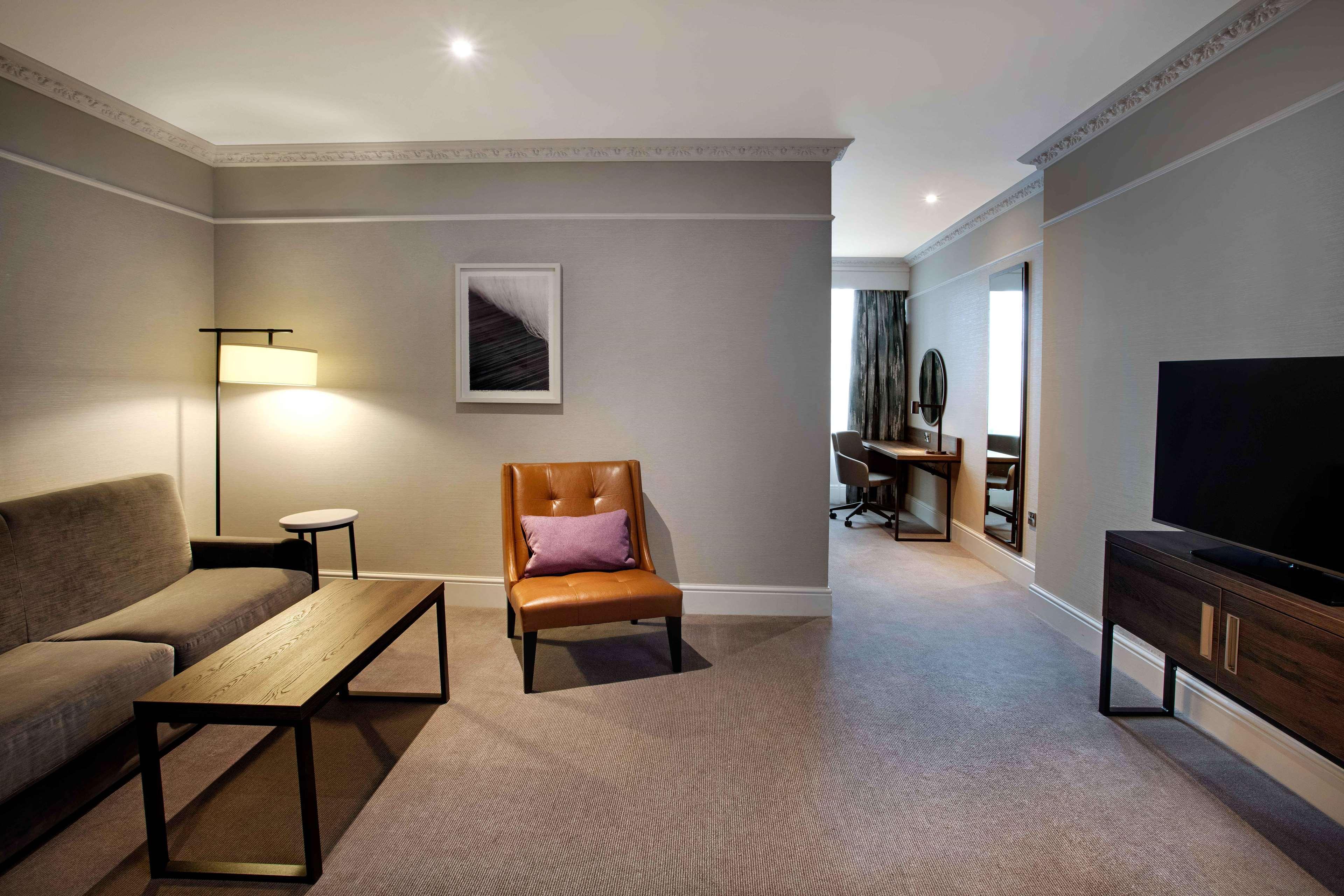 Hilton Edinburgh Carlton Hotel Exterior photo